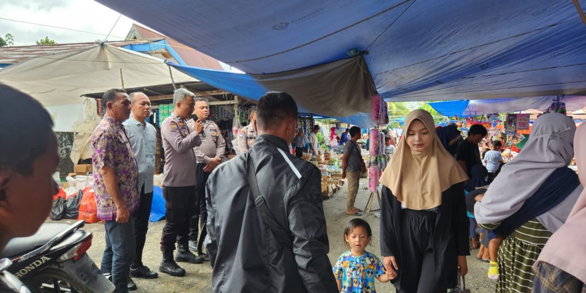 Sapa Pengunjung Pasar Kamis,Polsek KKH Tingkatkan Cooling System jelang pemilu 2024
