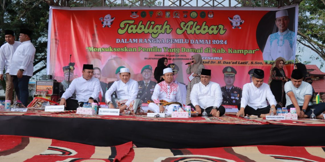 Bersama Forkopimda Kapolres Kampar Hadiri Tabligh Akbar Dalam Rangka Pemilu Damai 2024
