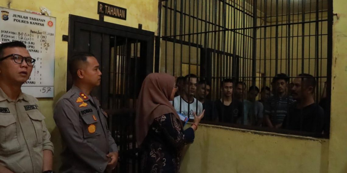 Kapolres Kampar Sosialisasi Pemilu Damai 2024 Bersama KPU Dan Bawaslu Di Rutan Polres Kampar