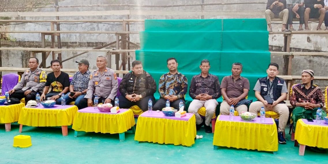 Kapolsek Tapung Hilir Sampaikan Pesan Kamtibmas pada Pembukaan Open Turnament Bola Volly Putra Ramadhan Cup 1 Desa Kijang Makmur