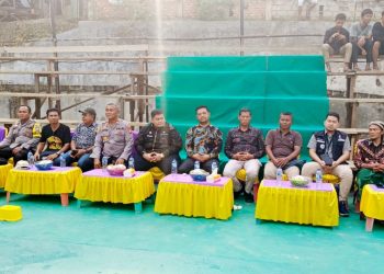 Kapolsek Tapung Hilir Sampaikan Pesan Kamtibmas pada Pembukaan Open Turnament Bola Volly Putra Ramadhan Cup 1 Desa Kijang Makmur