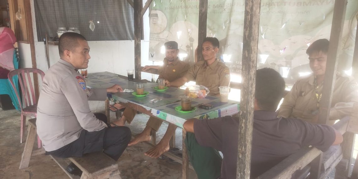 Menjelang Pemilu Damai, Bhabinkamtibmas Buluh Nipis Polsek Siak Hulu Beri Edukasi Dan Cooling System