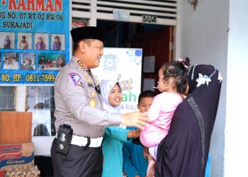 “COOLING SYSTEM” TUGAS SEMBARI IBADAH, DIRLANTAS POLDA RIAU SERAHKAN BANTUAN SEMBAKO KE PANTI ASUHAN AR RAHMAN