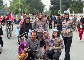 *”Cooling System” Polwan Ditlantas Polda Riau libatkan para pengunjung Car Free Day*