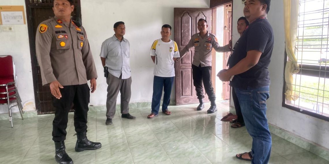 Kapolsek Bangkinang Barat Pantau Langsung Gudang Logistik di PPK Kuok dan Salo
