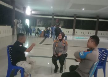 Tak Kenal Waktu, Kapolsek Bangkinang Kota Pantau Pleno Rekapitulasi Suara Hingga Malam