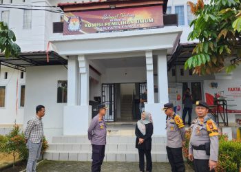 Pastikan Logistik Aman, Kapolres Polres didamping Wakapolres Kampar Cek Logistik Pemilu 2024 di KPU