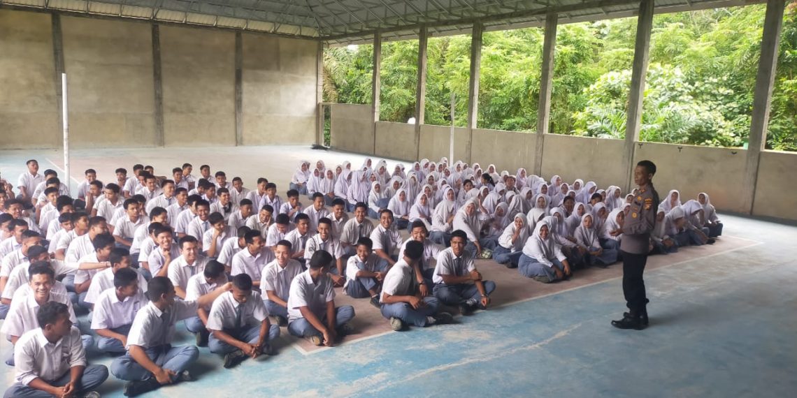 Kapolsek Kampar Kiri Sosialisasi Penerimaan Anggota POLRI Tahun Anggaran 2024 di SMAN 1 Kampar Kiri