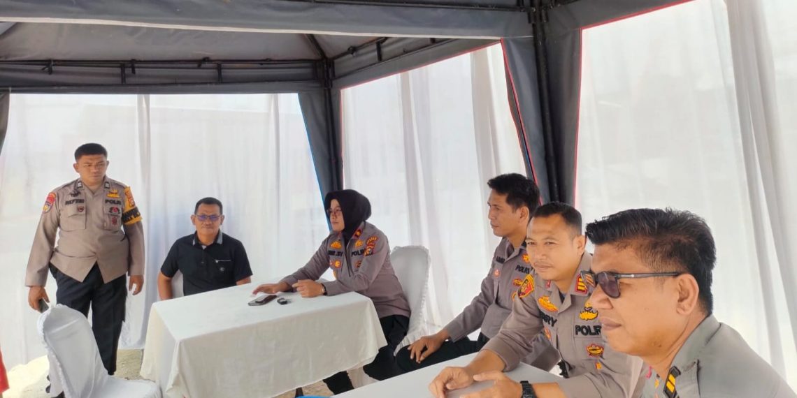Siap Memberikan Rasa Aman Kepada Masyarakat Selama Ramadhan, Kapolsek Tapung Cek POS PAM Tertib Ramadhan Lancang Kuning 2024