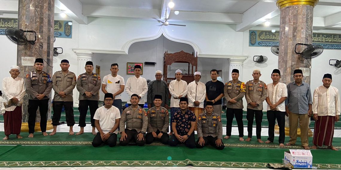 Waka Polres Kampar Gelar Sholat Tarawih Keliling Di Mesjid Al Kiram