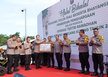 Kapolres Kampar terima penghargaan Dari Kapolda Riau
