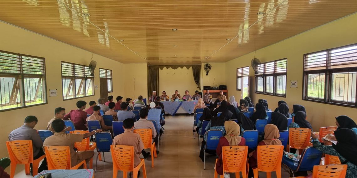 Cegah Paham Radikalism Personil Sat Binmas Laksanakan Sambang Dan Memberikan Penyuluhan Kepada Masyarakat.
