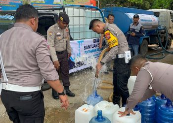 Rangka HUT Lalu Lintas ke-69, Satlantas Polres Kampar Bagi-bagi Air Bersih di Tapung Hulu dan Cooling Sistim pilkada Damai 2024