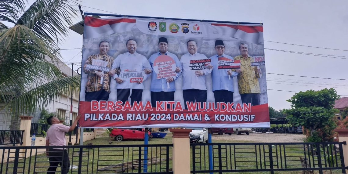 Polres Kampar dan Jajaran Gencar Pasang Spanduk Ajak Masyarakat Ciptakan Pilkada Damai dan Kondusif