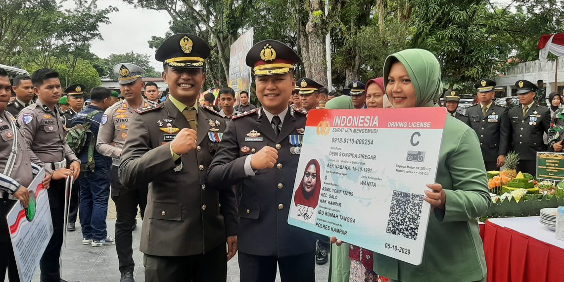 HUT TNI kE -79, Kapolres Kampar Gratiskan Penerbitkan SIM Bagi keluarga TNI dan Ajak Bersinergi Dalam Pilkada 2024.