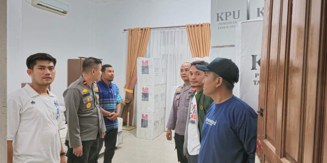 Kapolsek Perhentian Raja Pastikan Pengamanan Logistik Pilkada Tetap Siaga