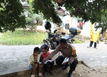 Bripka Wawan Asroy Harahap Sukses Gelar Perpustakaan Keliling di Desa Merangin, Ajak Anak-Anak Belajar dan Bermain