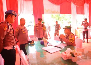 Kapolres Kampar Tinjau Langsung Pos Pengamanan Natal dan Tahun Baru, Semangati Personel dan Berikan Bingkisan