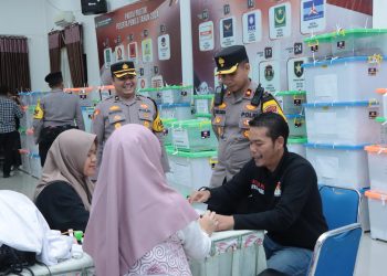 Waka Polres Kampar Pastikan Keamanan Gudang dan Kantor KPU Pasca Penghantaran Kotak Suara