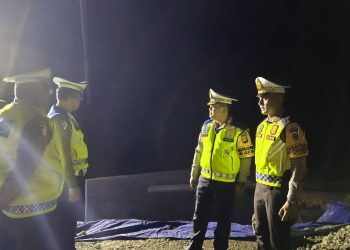 “Apresiasi Untuk Pengabdian”, Dirlantas Polda Riau Berikan Semangat dan Parcel kepada Personel di Pos Pengamanan