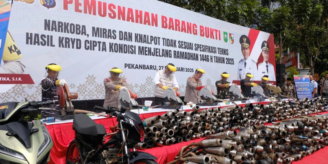 *Jelang Ramadan, Polda Riau Musnahkan Miras dan Narkoba hingga Knalpot Brong*