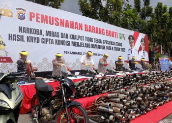 *Jelang Ramadan, Polda Riau Musnahkan Miras dan Narkoba hingga Knalpot Brong*