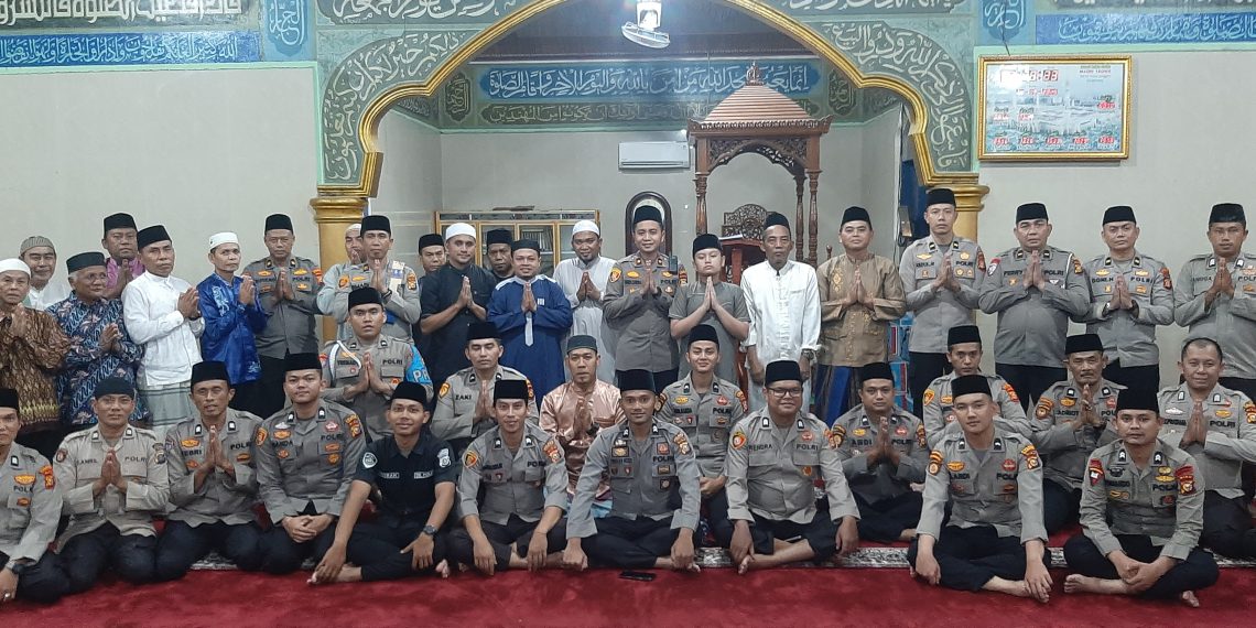 Waka Polres Kampar Berbaur dengan Jemaah, Sholat Tarawih Keliling dan Silaturahmi di Masjid Taqwa Langgini