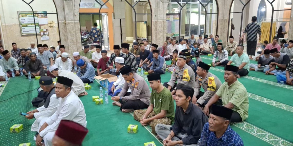 Polsek Tapung Hilir Berbaur dengan Masyarakat, Shalat Tarawih Keliling di Masjid Al Muttaqin Desa Kota Bangun!