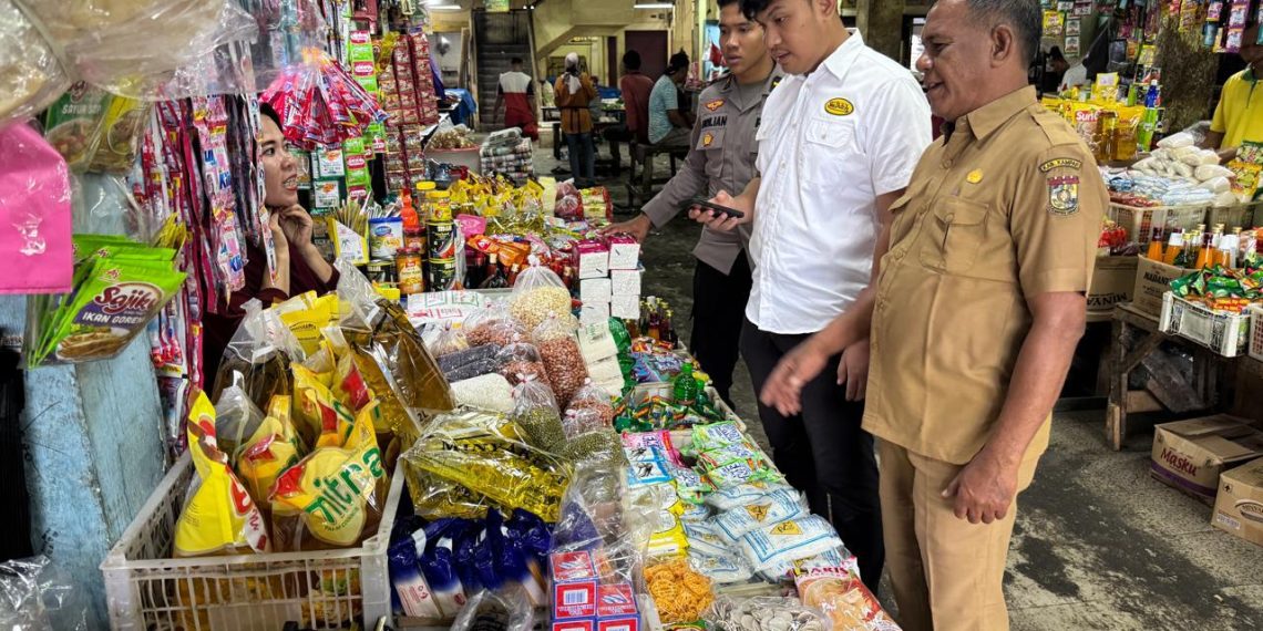 Sat Reskrim Polres Kampar Pastikan Minyakita di Bangkinang Sesuai Standar, Tinjau Langsung Isi Kemasan di Pasar Inpres