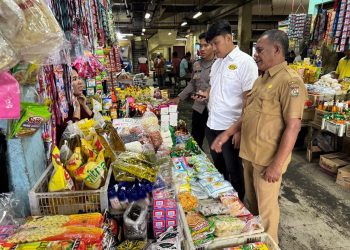 Sat Reskrim Polres Kampar Pastikan Minyakita di Bangkinang Sesuai Standar, Tinjau Langsung Isi Kemasan di Pasar Inpres