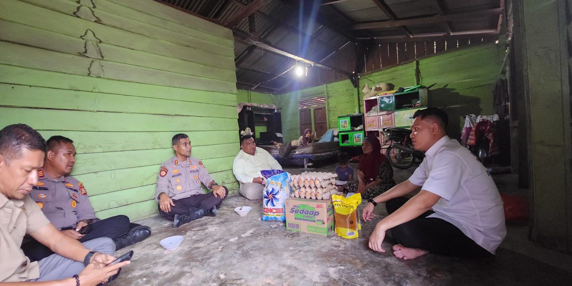 Kapolres Kampar Patroli Jelajah Desa: Sentuhan Humanis di Senama Nenek