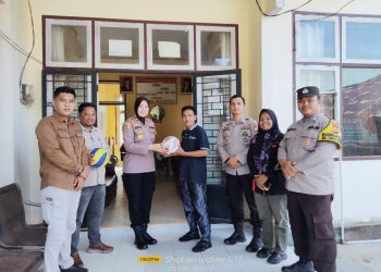 Kapolres Kampar Beri Bantuan Sarana Olahraga ke Desa Ranah Singkuang, Dorong Semangat Generasi Muda!