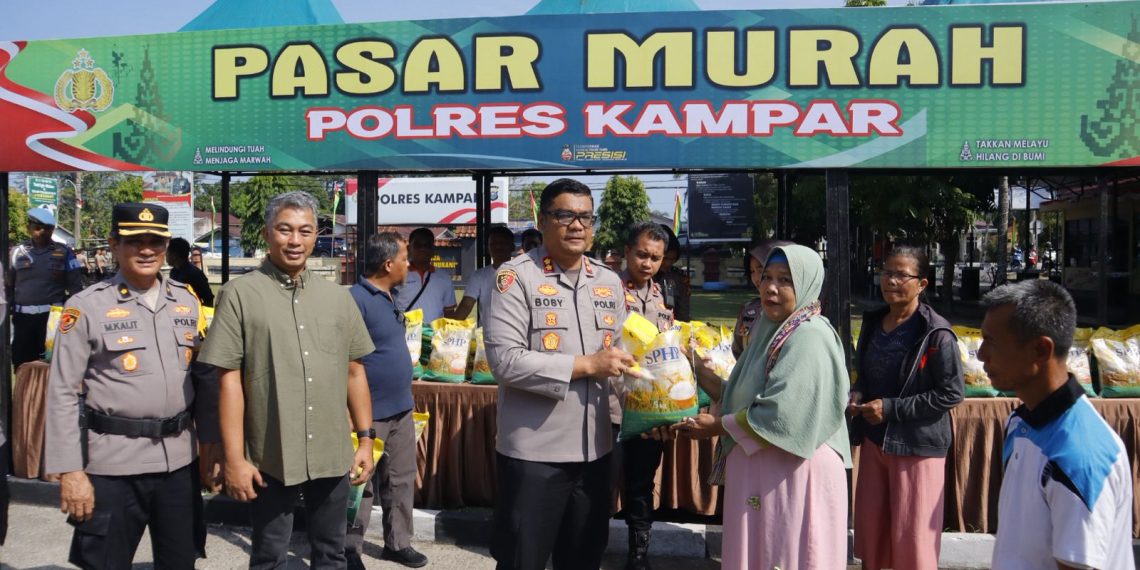 Polres Kampar dan Bulog Kampar Sukses Gelar Pasar Murah, Distribusikan 4 Ton Beras untuk Masyarakat Bangkinang Kota