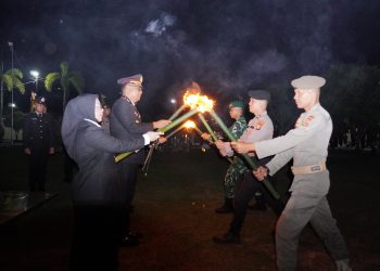 Kapolres Kampar Pimpin Upacara Taptu, Wabup Lepas Pawai Obor Semarakkan HUT RI ke-80 di Bangkinang