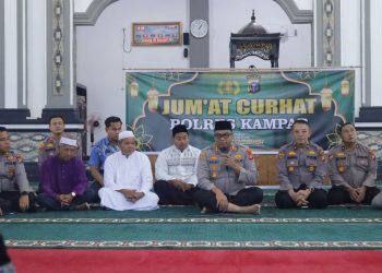 Kapolres Kampar Gelar Jum’at Curhat di Sumber Sari, Serahkan Bantuan dan Tanam Pohon