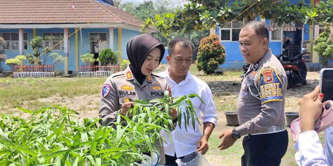 “Polisi dan Pelajar Bersatu Jaga Bumi!” Kasatlantas Polres Kampar Sambangi SMKN 1 Kuok, ‘Green Policing’ Jadi Jembatan Erat!