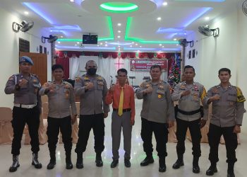 “Kapolsek Kampar Pastikan Ibadah Malam Tahun Baru Berjalan Lancar, Cek Personel, Kapolsek: Kondisi Aman Terkendali!”