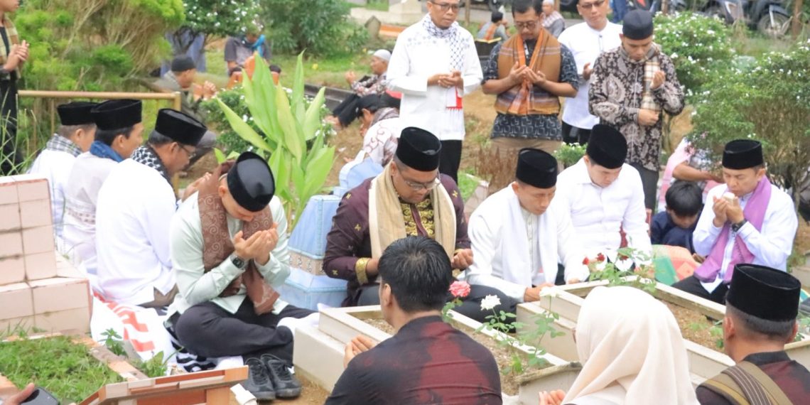 Kapolres Kampar Hadir di Ziarah Kubur & Ayi Ayo Onam, 155 Personil Amankan Kegiatan