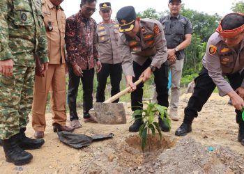 “Polres Kampar Gelar Green Policing, Tanam 15 Bibit Pohon Untuk Pelestarian Lingkungan Dan Pencegahan Karhutla”