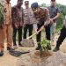 “Polres Kampar Gelar Green Policing, Tanam 15 Bibit Pohon Untuk Pelestarian Lingkungan Dan Pencegahan Karhutla”
