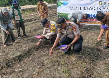 Polsek Perhentian Raja Garap 0,5 Hectare Lahan Untuk Penanaman Jagung Pipil – Dukung Swasembada Pangan 2026 Bersama Kelompok Tani”
