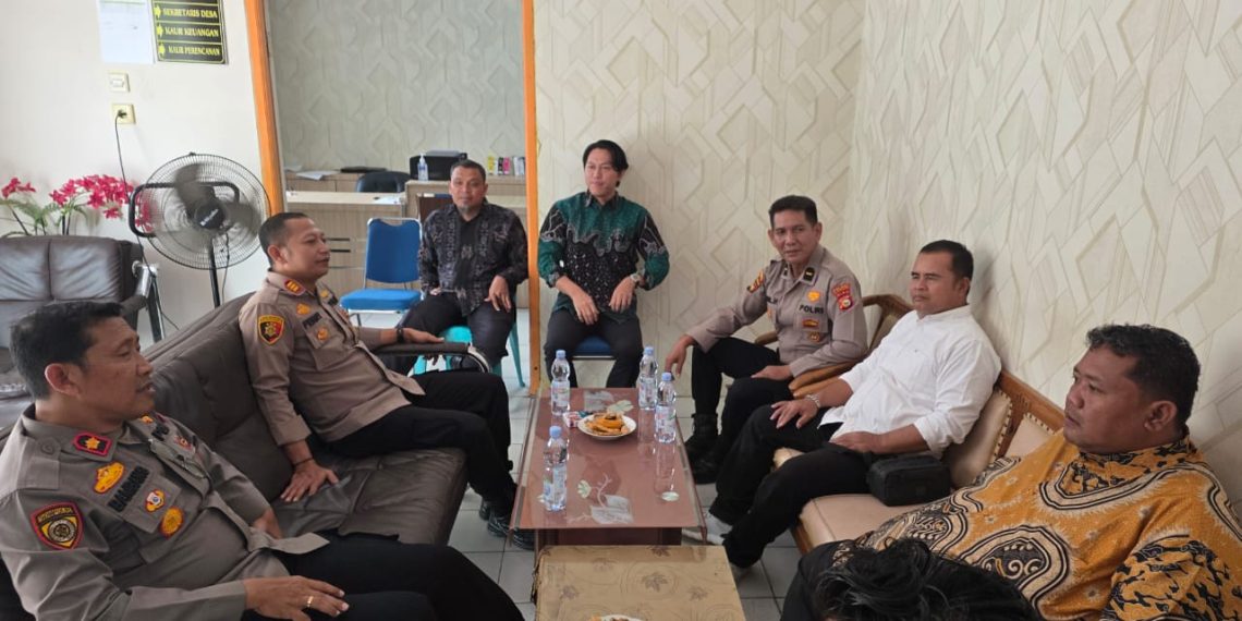 KAPOLSEK TAPUNG KUNJUNGI DESA PETAPAHAN JAYA – SINERGITAS UNTUK KEAMANAN & SWASSEMBADA PANGAN JAGUNG PIPIL”