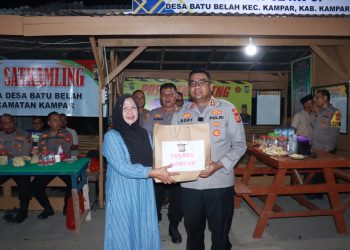 Kapolres Kampar Silaturahmi Ke Pos Satkamling Batu Belah – Serahkan Bantuan & Bibit Pohon Dukung Green Policing”