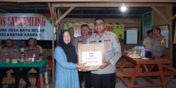 Kapolres Kampar Silaturahmi Ke Pos Satkamling Batu Belah – Serahkan Bantuan & Bibit Pohon Dukung Green Policing”