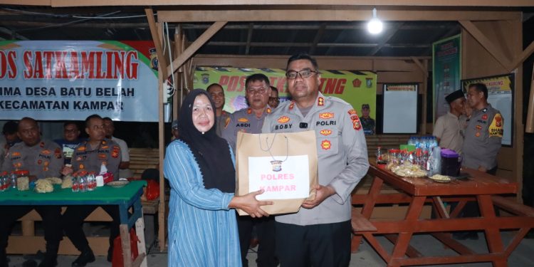 Kapolres Kampar Silaturahmi Ke Pos Satkamling Batu Belah – Serahkan Bantuan & Bibit Pohon Dukung Green Policing”