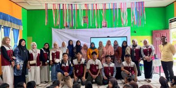 Cintai Lingkungan Lewat Karya, Mahasiswa KKN UMR Edukasi Kreatif Siswa SD 008 Salo Timur